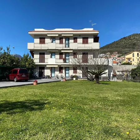 Aparthotel I Fiori Di Pietra Pietra Ligure Exterior foto