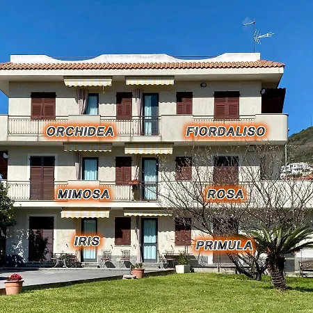 Aparthotel I Fiori Di Pietra Pietra Ligure Exterior foto