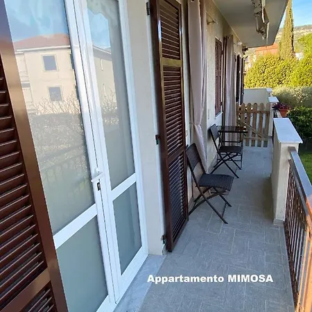 Aparthotel I Fiori Di Pietra Pietra Ligure Exterior foto